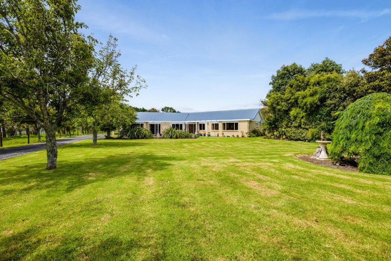 51 Brown Road, Brixton - Carousel 1