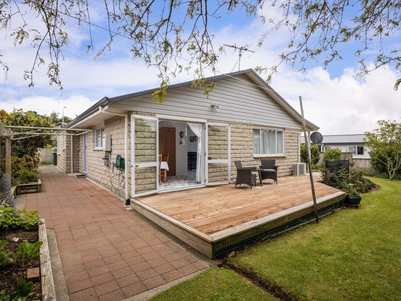 68 Riversdale Drive, Merrilands, New Plymouth - Carousel 2