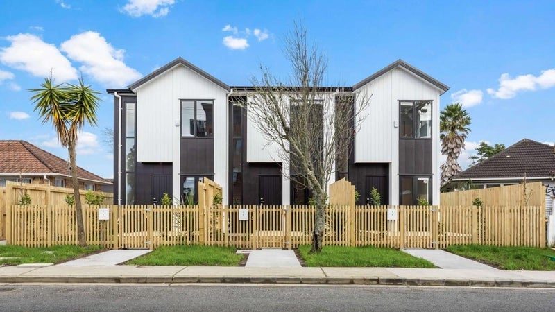 7/28 Smythe Road, Henderson, Auckland - Carousel 1