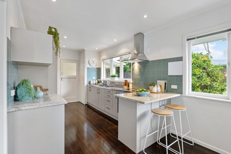 23 Brewster Ave, St Lukes, Auckland - Carousel 1