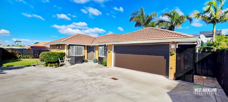 19 Heversham Place, Glendene, Auckland - Carousel 1