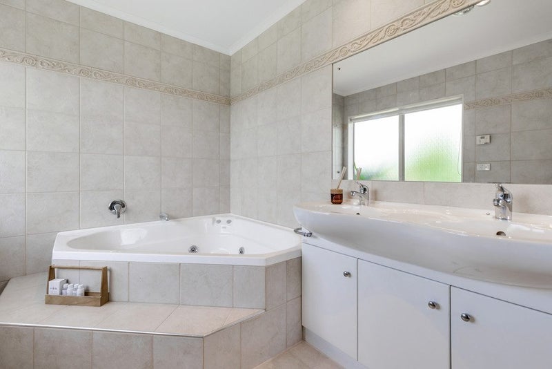 336 Old North Road, Kumeū - Carousel 32