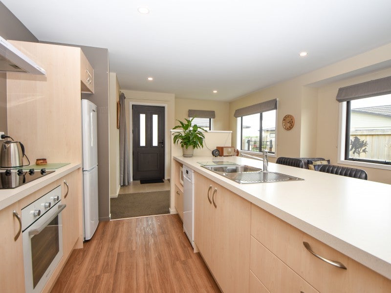 38 Ashmore Park Road, Carterton, Carterton - Carousel 2
