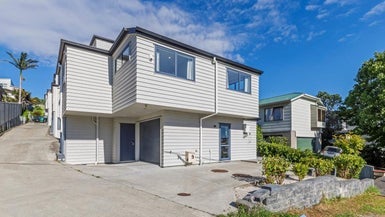 10A Woodall Place, Totara Vale, Auckland - Carousel 1