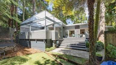 24 Ngaio Road, Titirangi, Auckland - Carousel 1