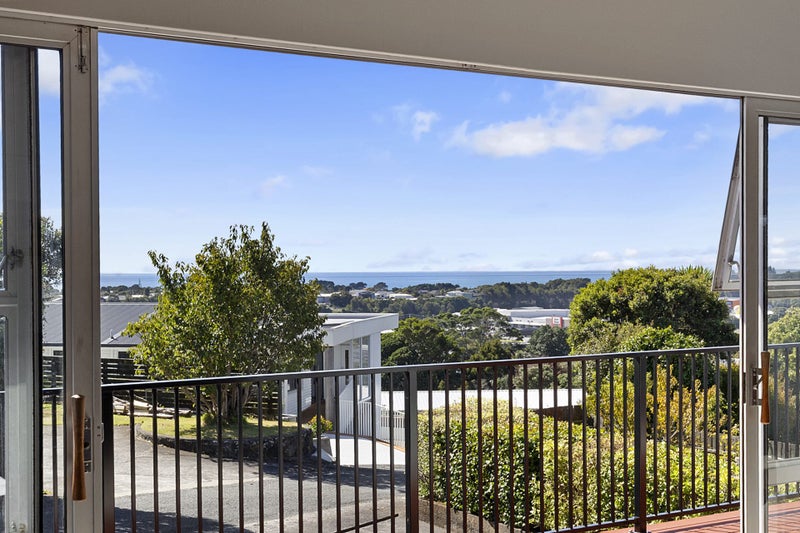 8 Hillcrest Street, Glen Avon, New Plymouth - Carousel 2