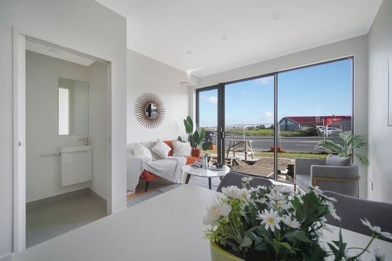 87 Waipuhinui Way, Wiri, Auckland - Carousel 1