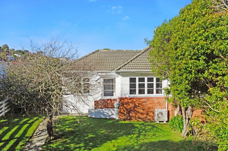 36 Sunshine Avenue, Karori, Wellington - Carousel 1