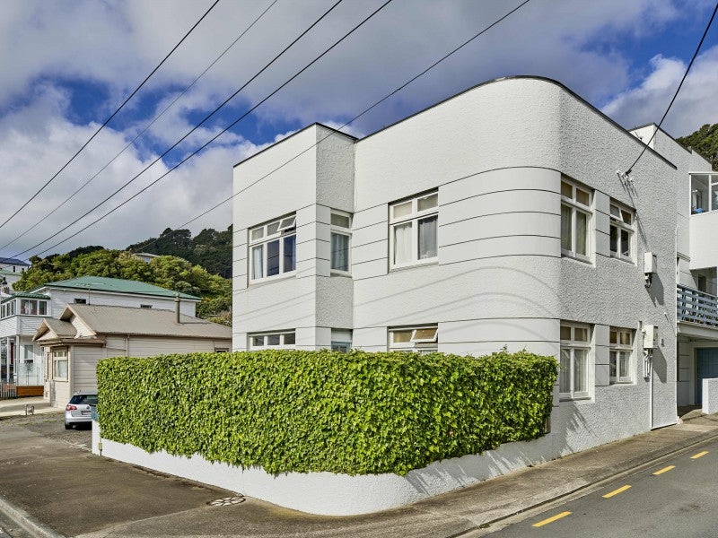 2/1 Rixon Grove, Mount Victoria, Wellington - Carousel 1