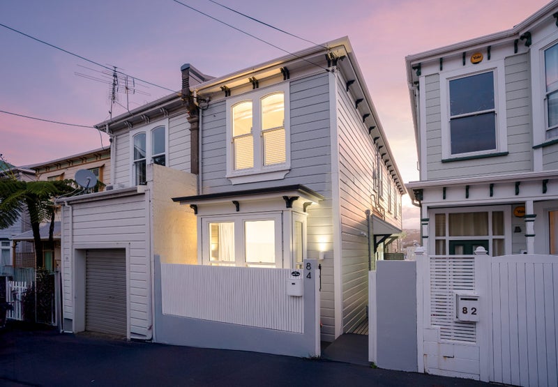 84 Roxburgh Street, Mount Victoria, Wellington - Carousel 1