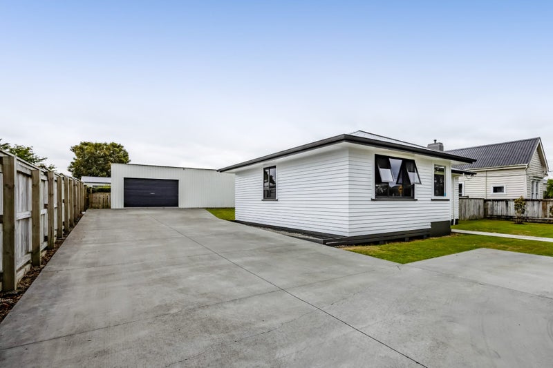 70 Cloten Road, Stratford - Carousel 1