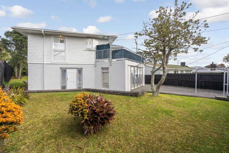 6 Glen Marine Parade, Glendene, Auckland - Carousel 1