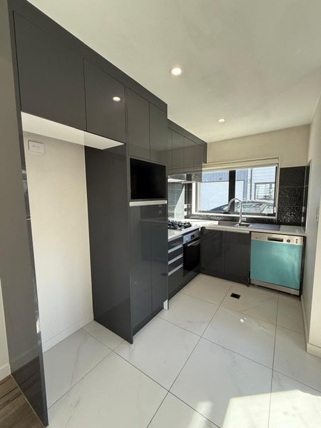 13 Shahkot Way, Papatoetoe, Auckland - Carousel 2