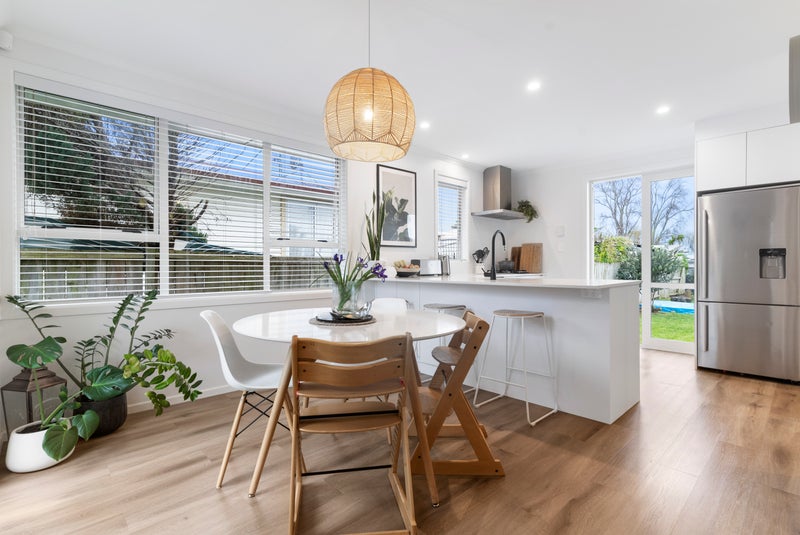 6 Toatoa Place, Mangere Bridge, Auckland - Carousel 1