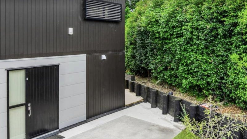 9/10 Hutchinsons Road, Bucklands Beach, Auckland - Carousel 1