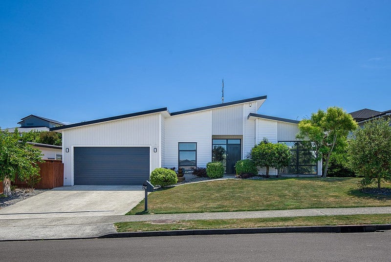 24 Paparoa Crescent, Aotea, Porirua - Carousel 2