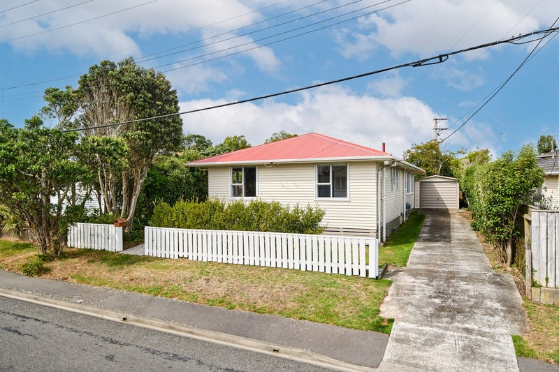 4 Kenmore Street, Newlands, Wellington - Carousel 2