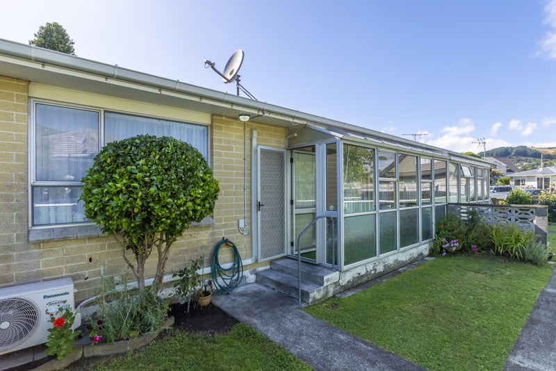 2/13 Linden Avenue, Tawa, Wellington - Carousel 1