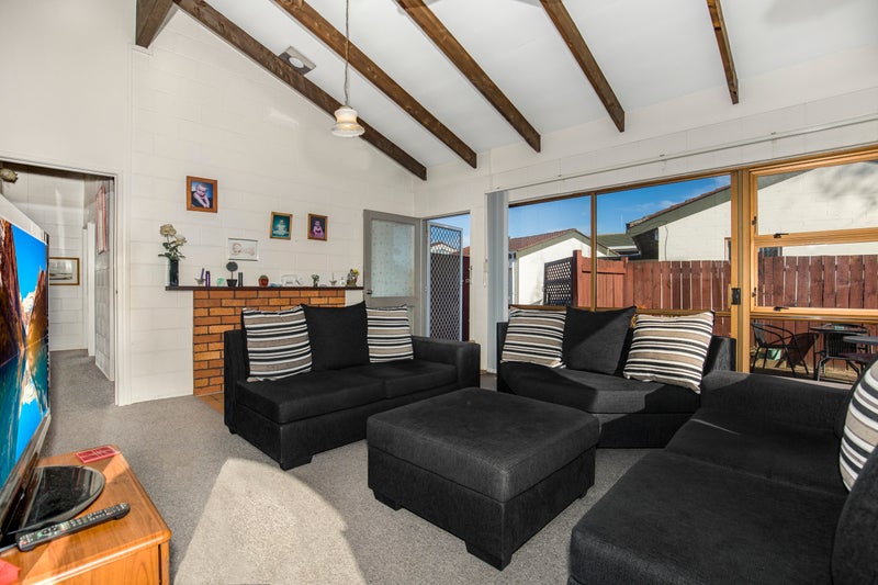2/64 Challen Close, Conifer Grove, Takanini - Carousel 18