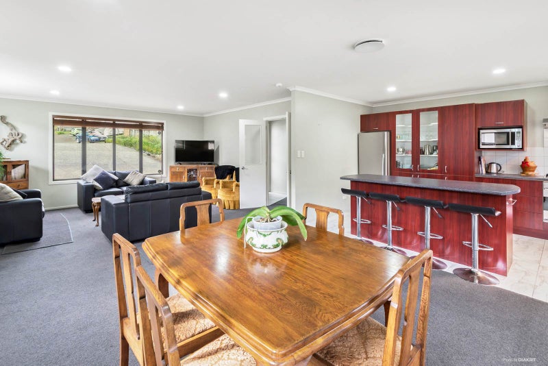 15 Carnelian Court, Westgate, Auckland - Carousel 1