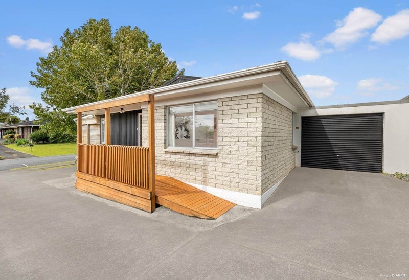 1/5 Ballater Place, Highland Park, Auckland - Carousel 1