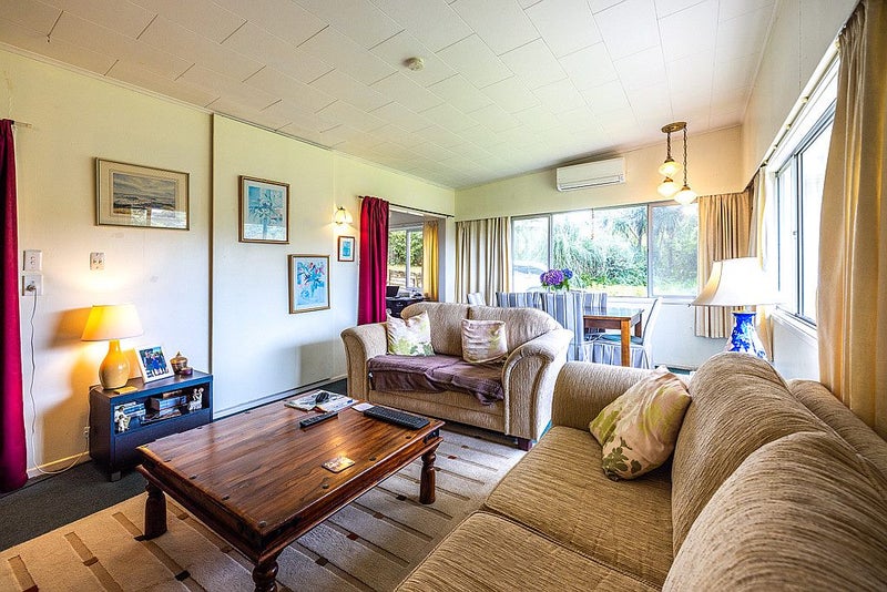 4 Makora Avenue, Oneroa, Waiheke Island - Carousel 2