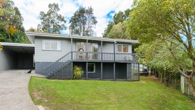 1/4 Malibu Grove, Bayview, Auckland - Carousel 1