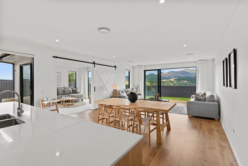 10 Eaglesfield Close, Westmorland, Christchurch - Carousel 2