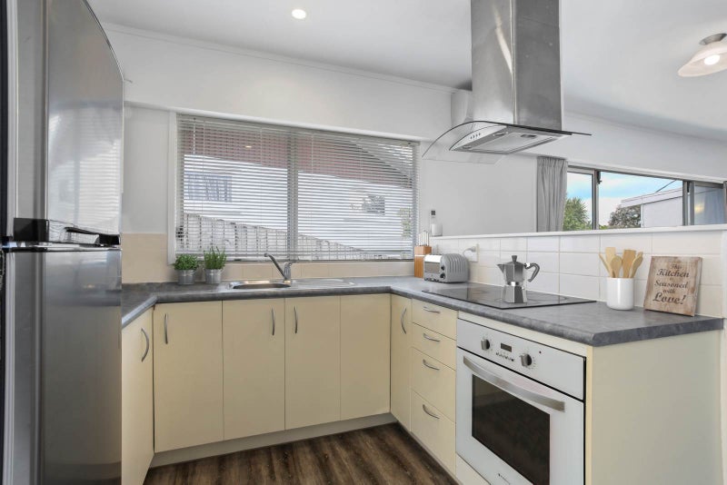 1/18 Glamorgan Drive, Torbay, Auckland - Carousel 2