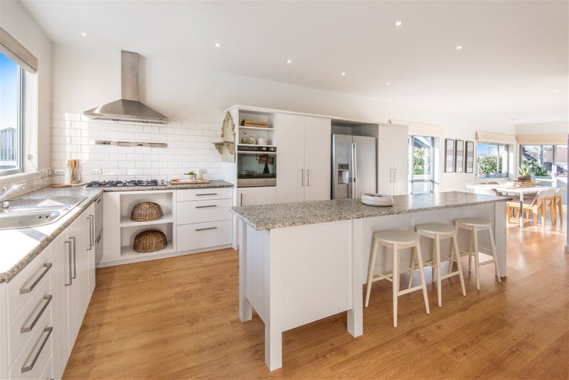 7 Maleme Avenue, Belmont, Auckland - Carousel 2