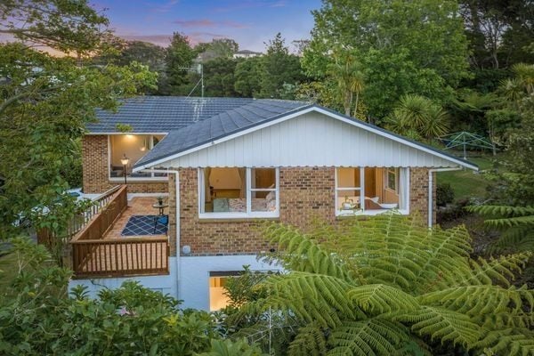 30 Heathcote Road, Castor Bay, Auckland - Carousel 2