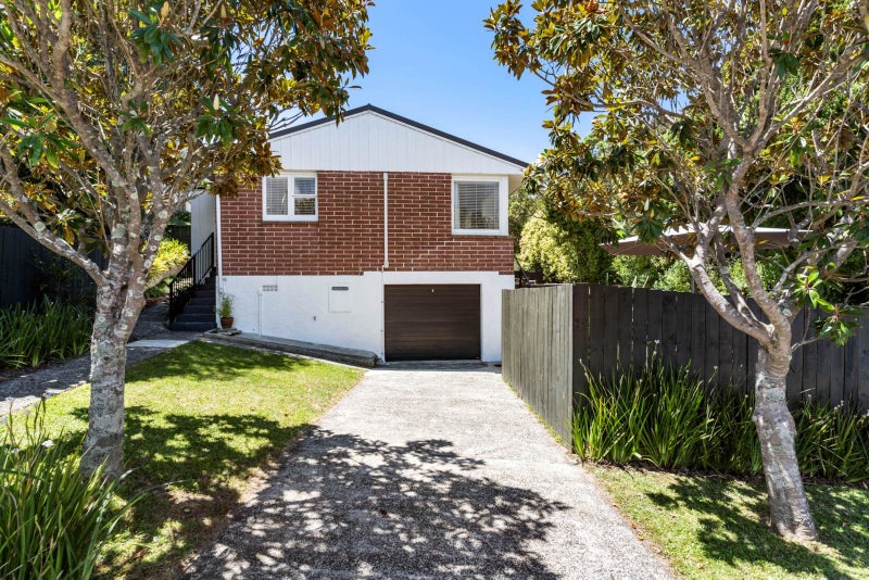 1/6 Kororo Street, Northcote, Auckland - Carousel 2