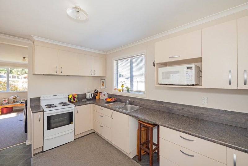 18 Derwent Street, Oamaru North, Oamaru - Carousel 2