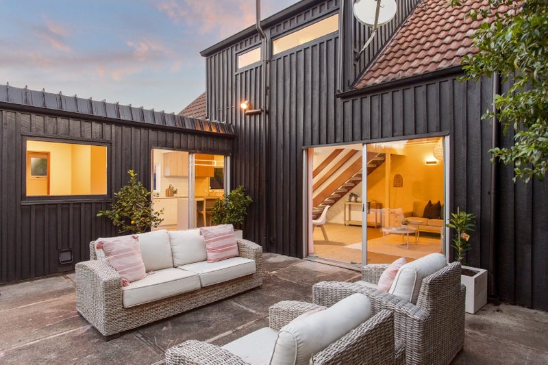 2/24 Creyke Road, Ilam, Christchurch - Carousel 1