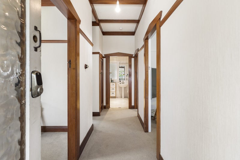 2 Waterview Road, Favona, Auckland - Carousel 2