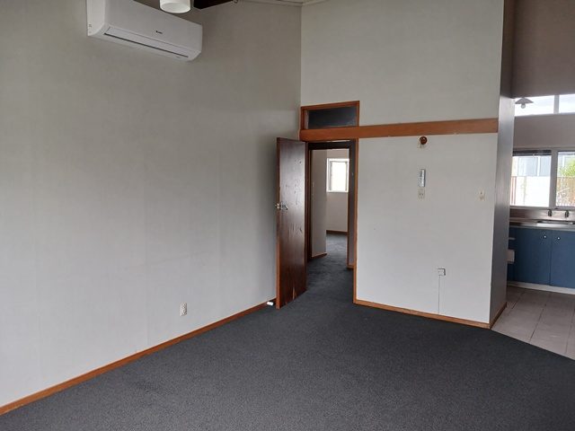17 Papakowhai Court, West End, Palmerston North - Carousel 2