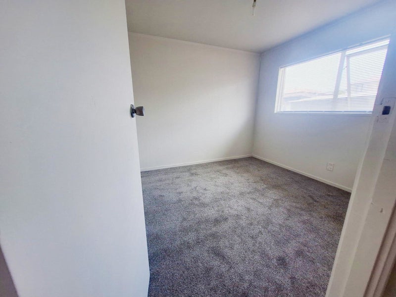 2/54 Kenderdine Road, Papatoetoe, Auckland - Carousel 2