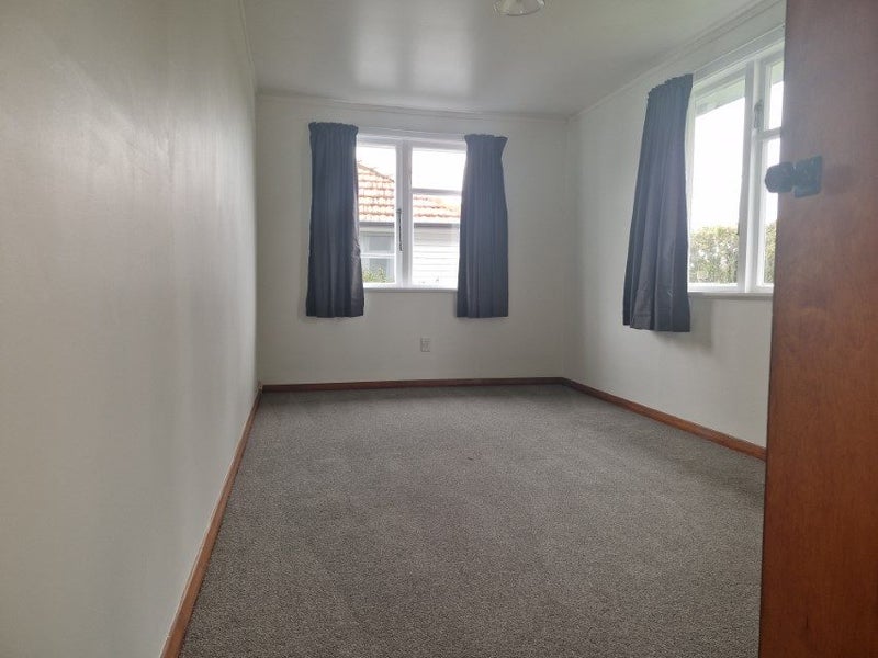 1/54 Lismore Street, Merrilands, New Plymouth - Carousel 6