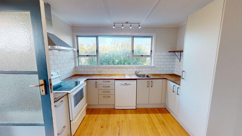 7 Tararua Terrace, Cloverlea, Palmerston North - Carousel 2