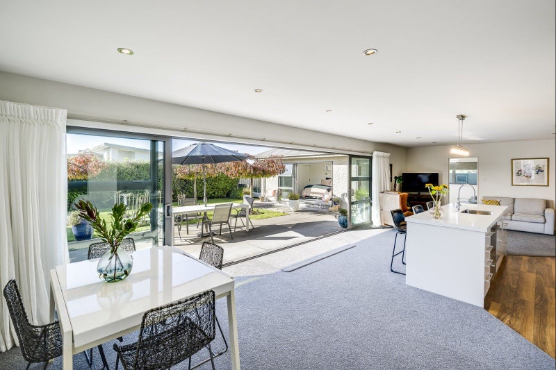 8 Anna Lane, Raureka, Hastings - Carousel 1