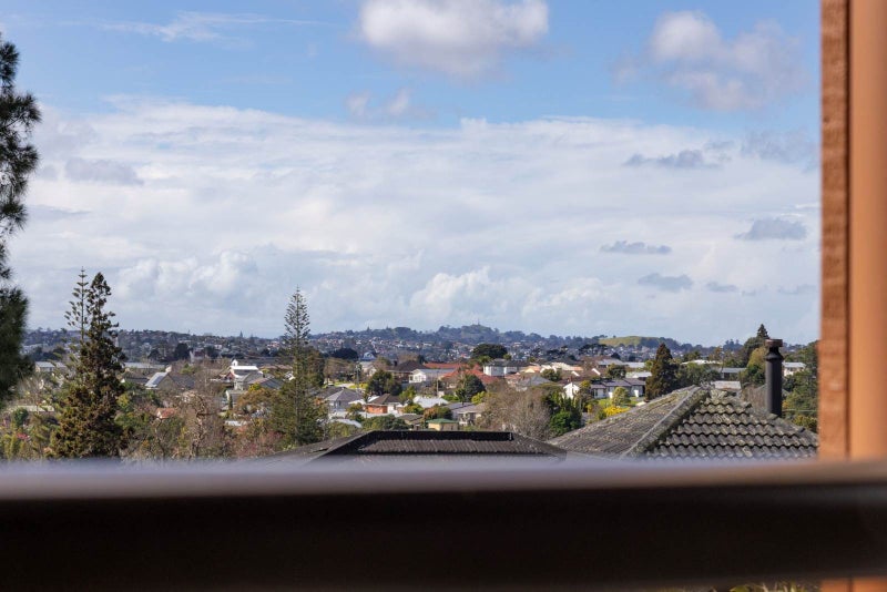 3/8 West Lynn Road, Titirangi, Auckland - Carousel 2