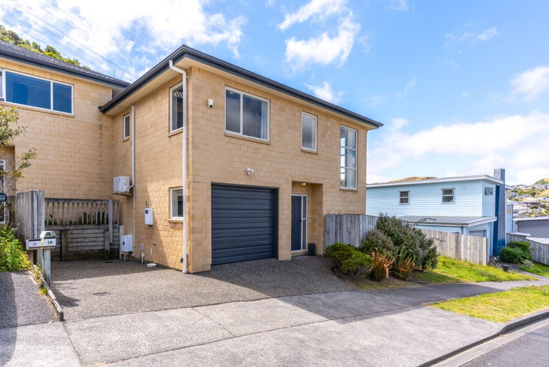 18 Erlestoke Crescent, Churton Park, Wellington - Carousel 1