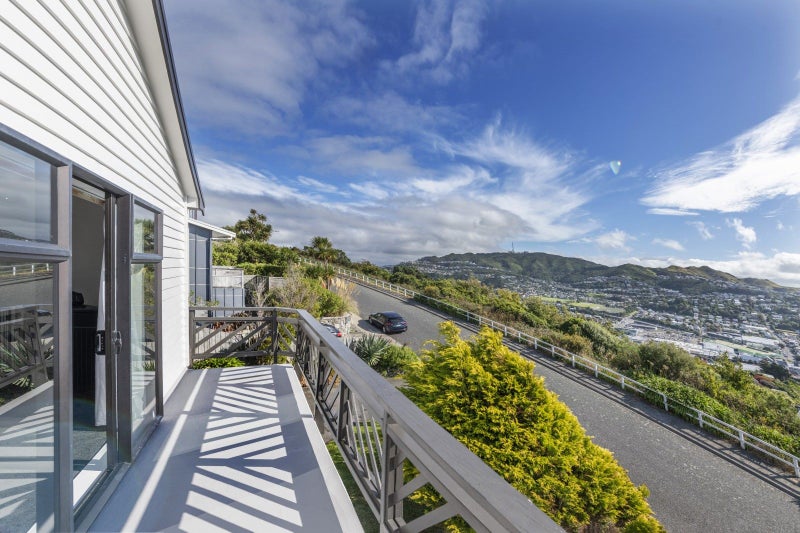 42 Chapman Street, Newlands, Wellington - Carousel 2
