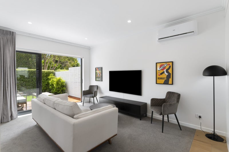 13 Wakatipu Street, Point Chevalier, Auckland - Carousel 2