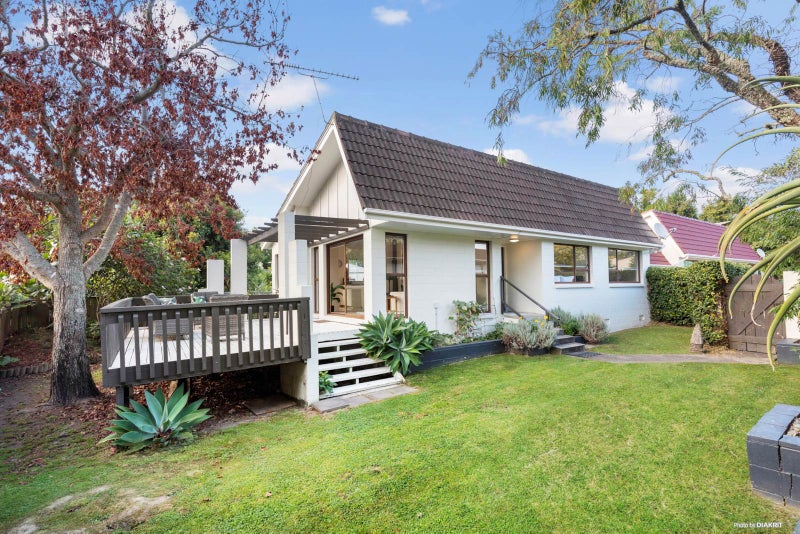 2/7 Mannering Place, Hillcrest, Auckland - Carousel 2