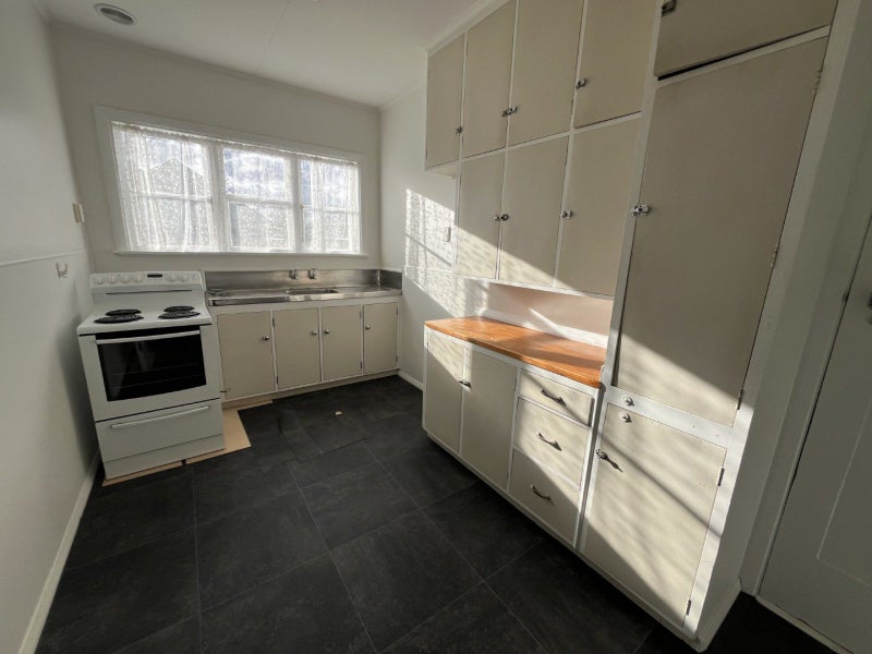 49 Ihle Street, Terrace End, Palmerston North - Carousel 2