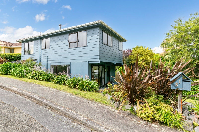 21 Admiralty Street, Crofton Downs, Wellington - Carousel 1