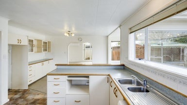 5 Clarence Cox Crescent, Pirimai, Napier - Carousel 1