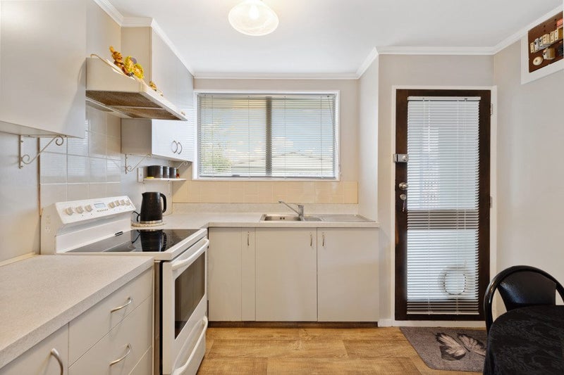 2/113A Oakhampton Street, Hornby, Christchurch - Carousel 2