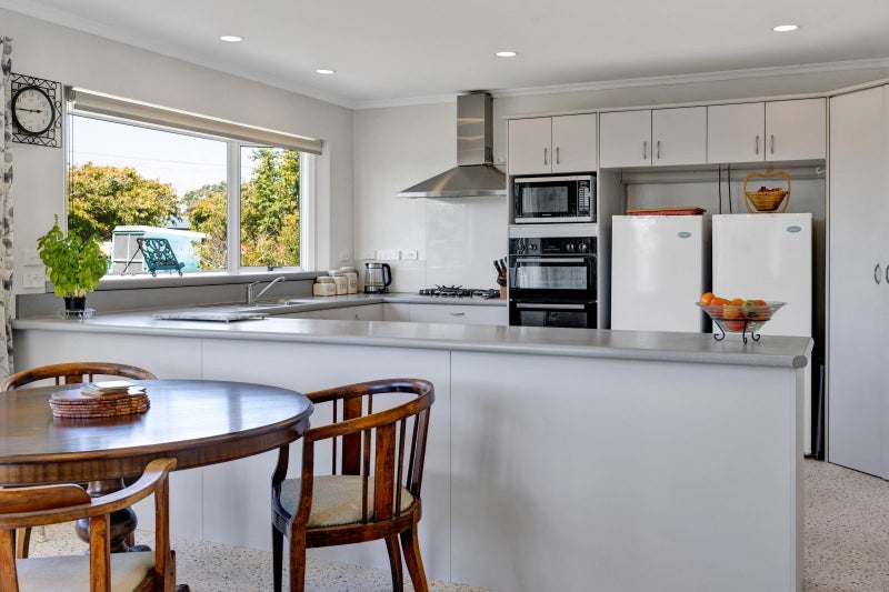 8 Mahoe Street, Strandon, New Plymouth - Carousel 2